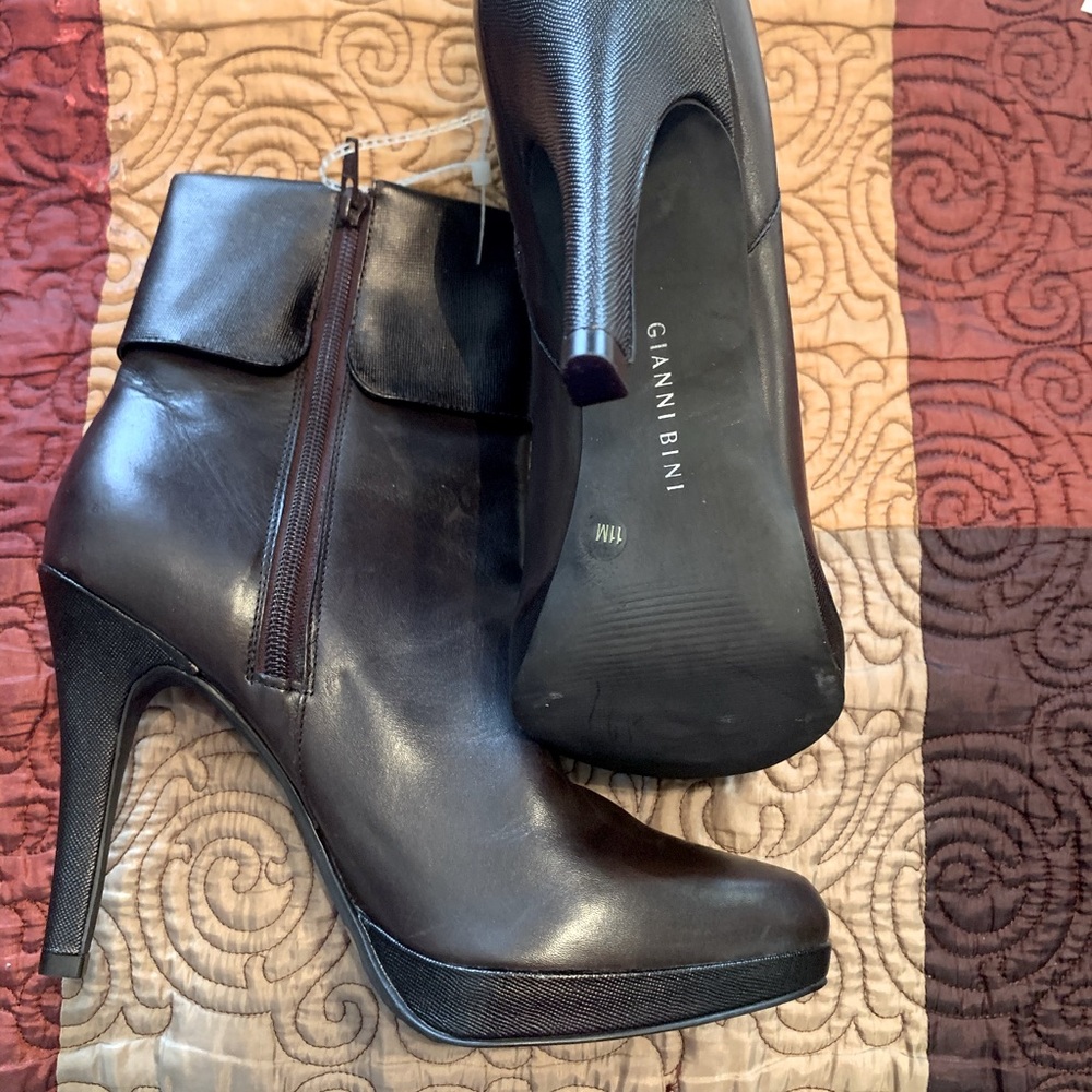 New Gianni Bini black  boot, never worn